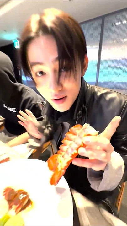 Today's most popular wallpaper in the CORTIS community