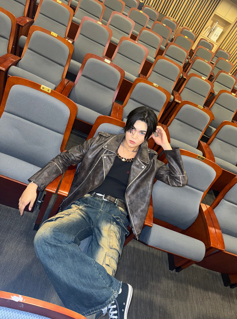 A moment captured by Hyun (XLOV)'s fan