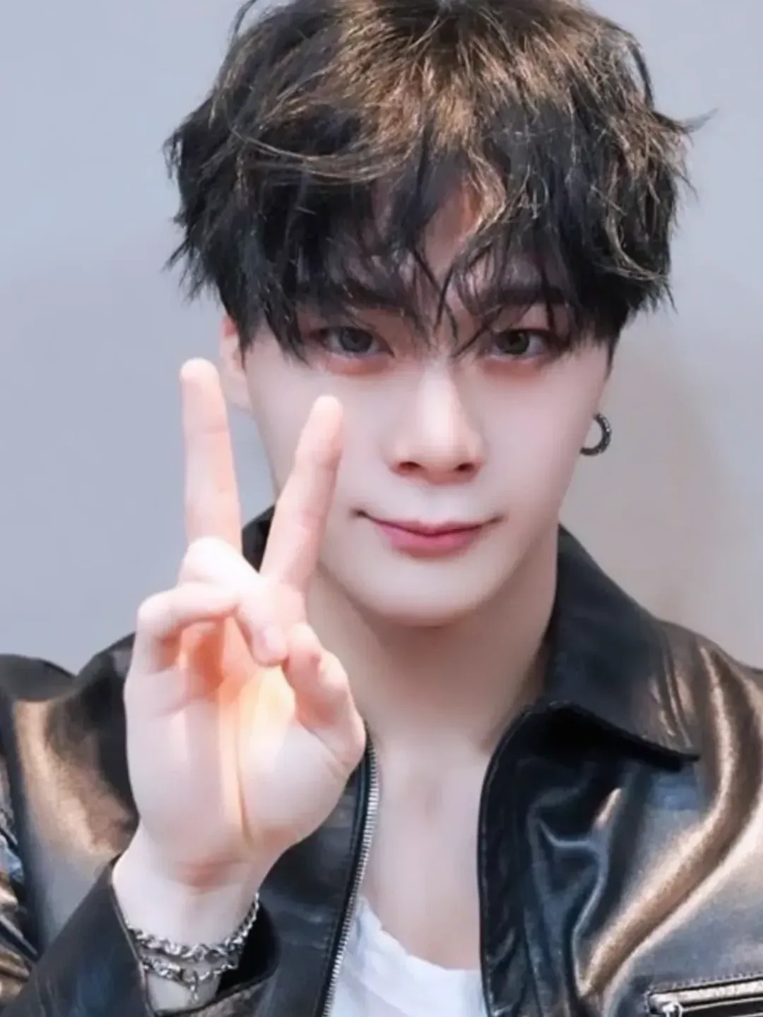 Behind-the-scenes cut of Moonbin (ASTRO)