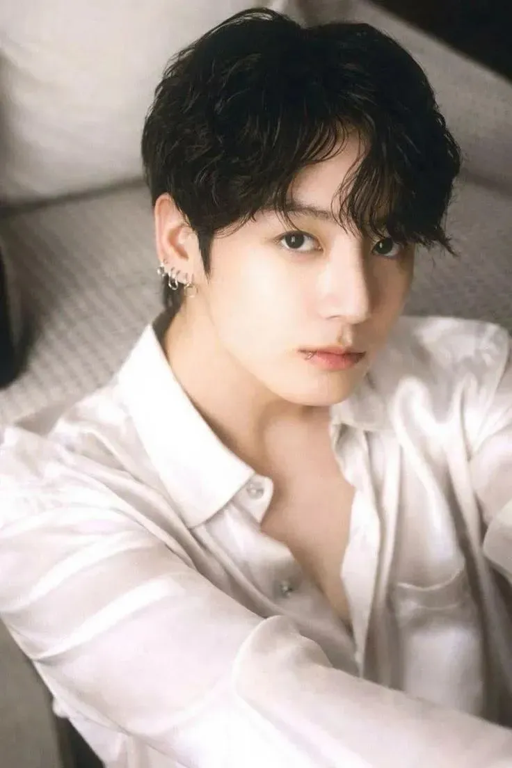 Foto aktivitas terbaru Jungkook (BTS)