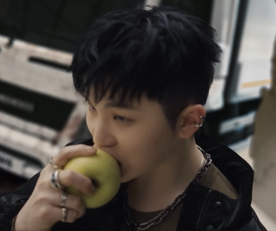 A moment captured by Woozi (SEVENTEEN)'s fan