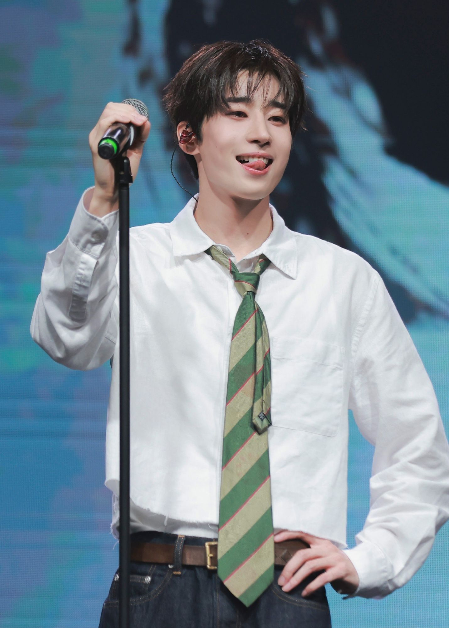 Behind-the-scenes cut of Han Seungwoo