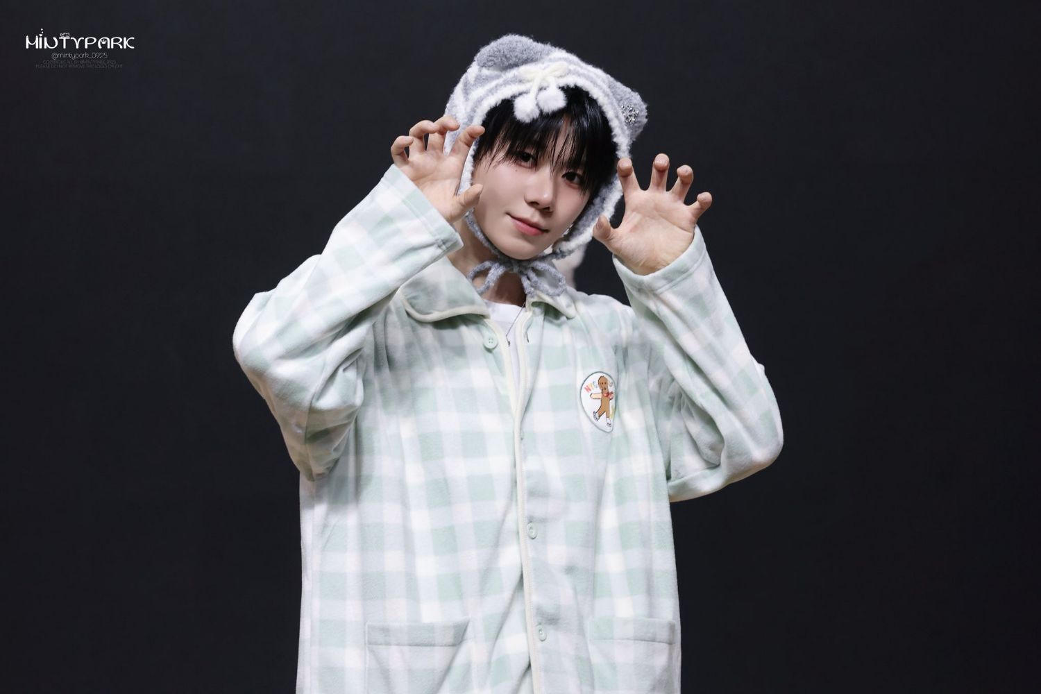 Behind-the-scenes cut of Park Han (AHOF)