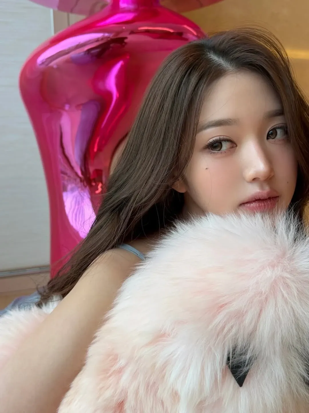 Behind-the-scenes cut of Jang Wonyoung (IVE)