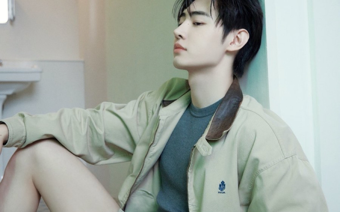 Foto terbaru Sunghoon (ENHYPEN)