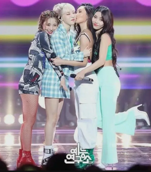 Foto aktivitas terbaru MAMAMOO