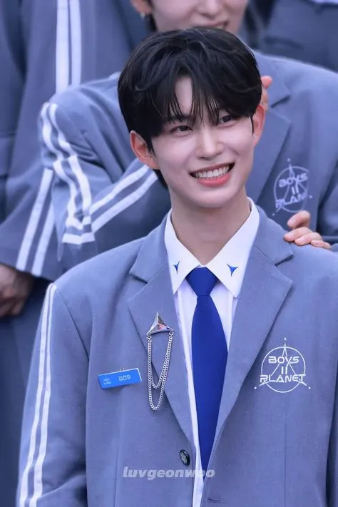 Behind-the-scenes cut of Kim Geonwoo (ALPHA DRIVE ONE)