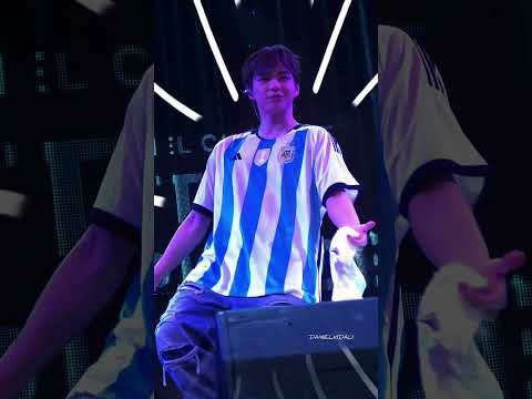 A moment captured by Xdinary Heroes's fan