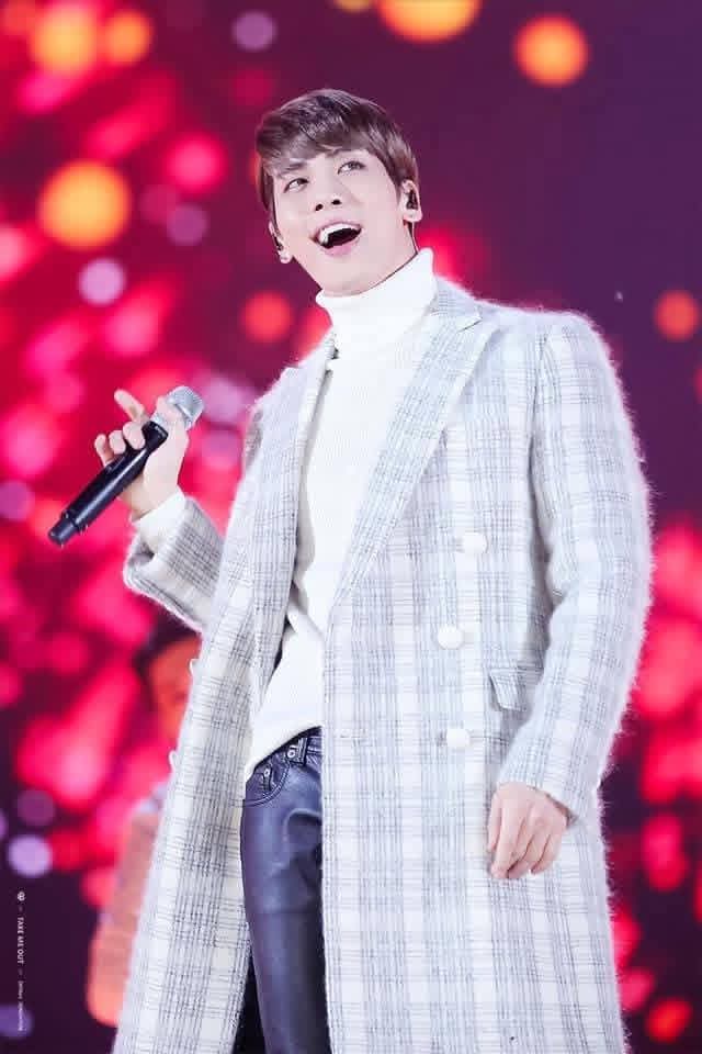 A moment captured by Jonghyun (SHINee)'s fan