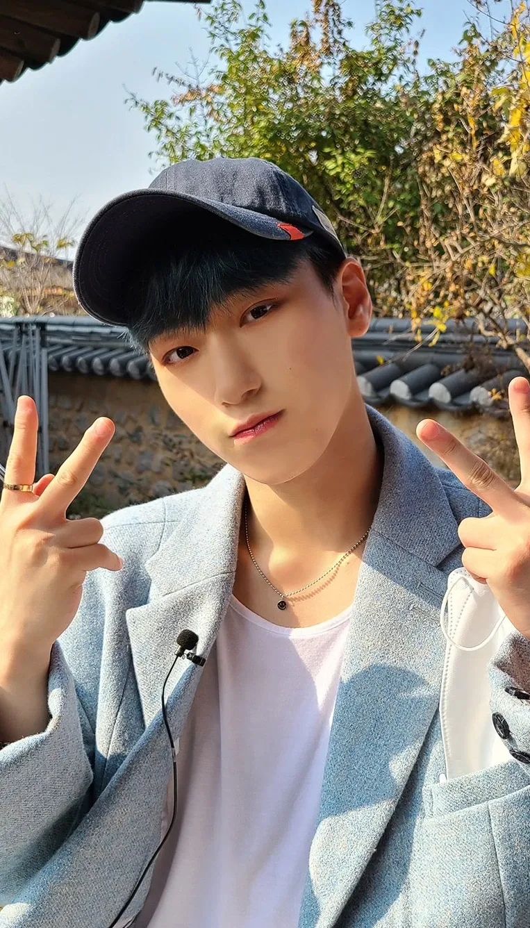 Behind-the-scenes cut of San (ATEEZ)