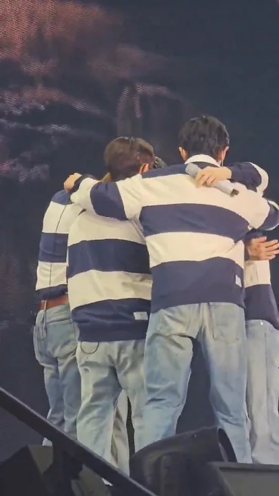 Today's most popular wallpaper in the EXO community