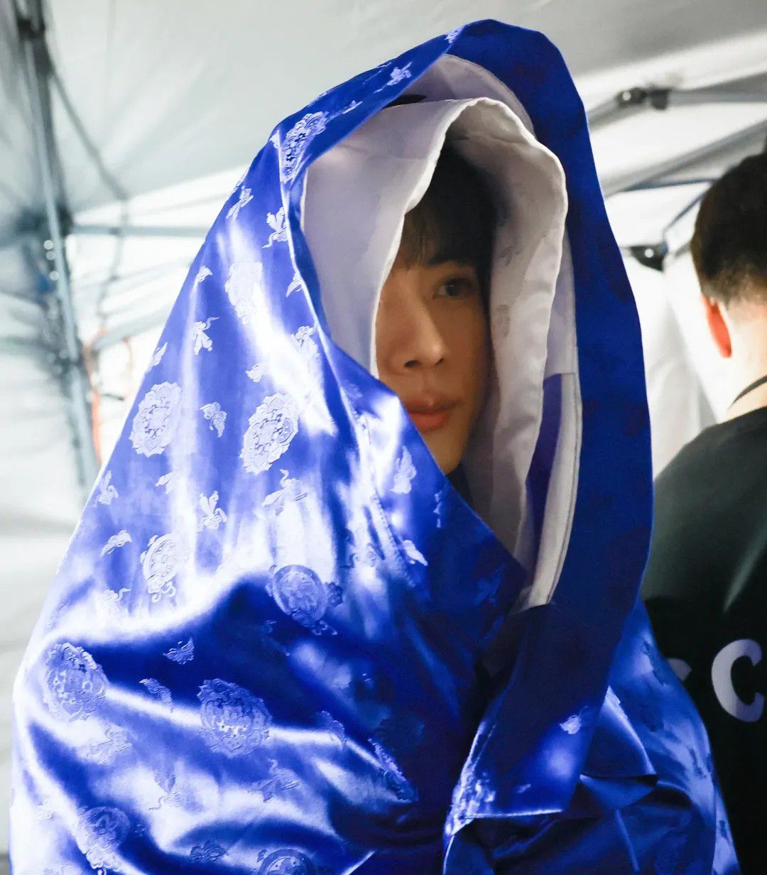 진 (방탄소년단) 최근 활동샷