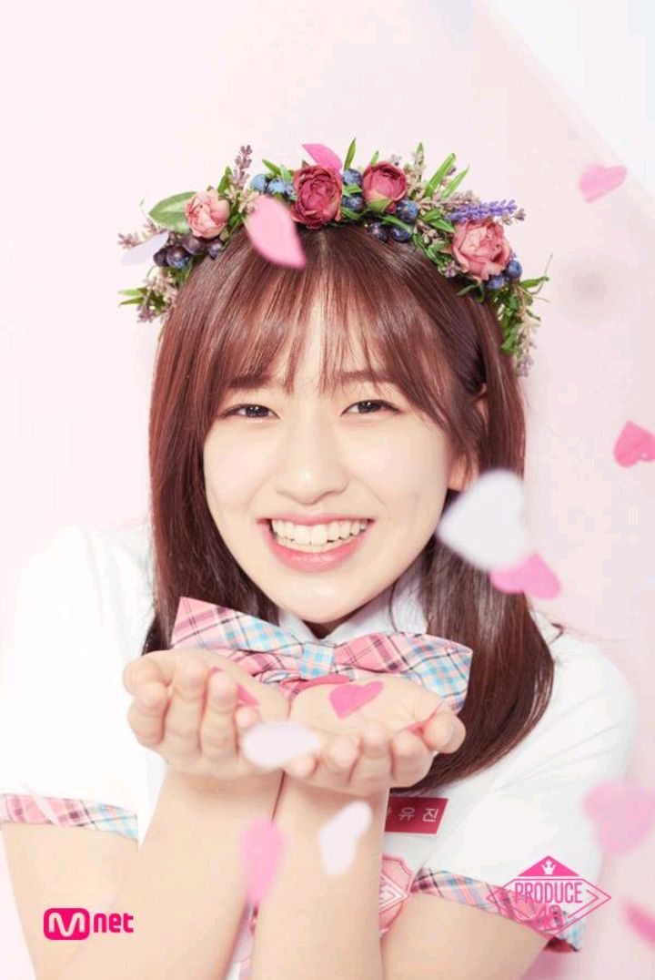 Recent activity shot of An Yujin (IVE)