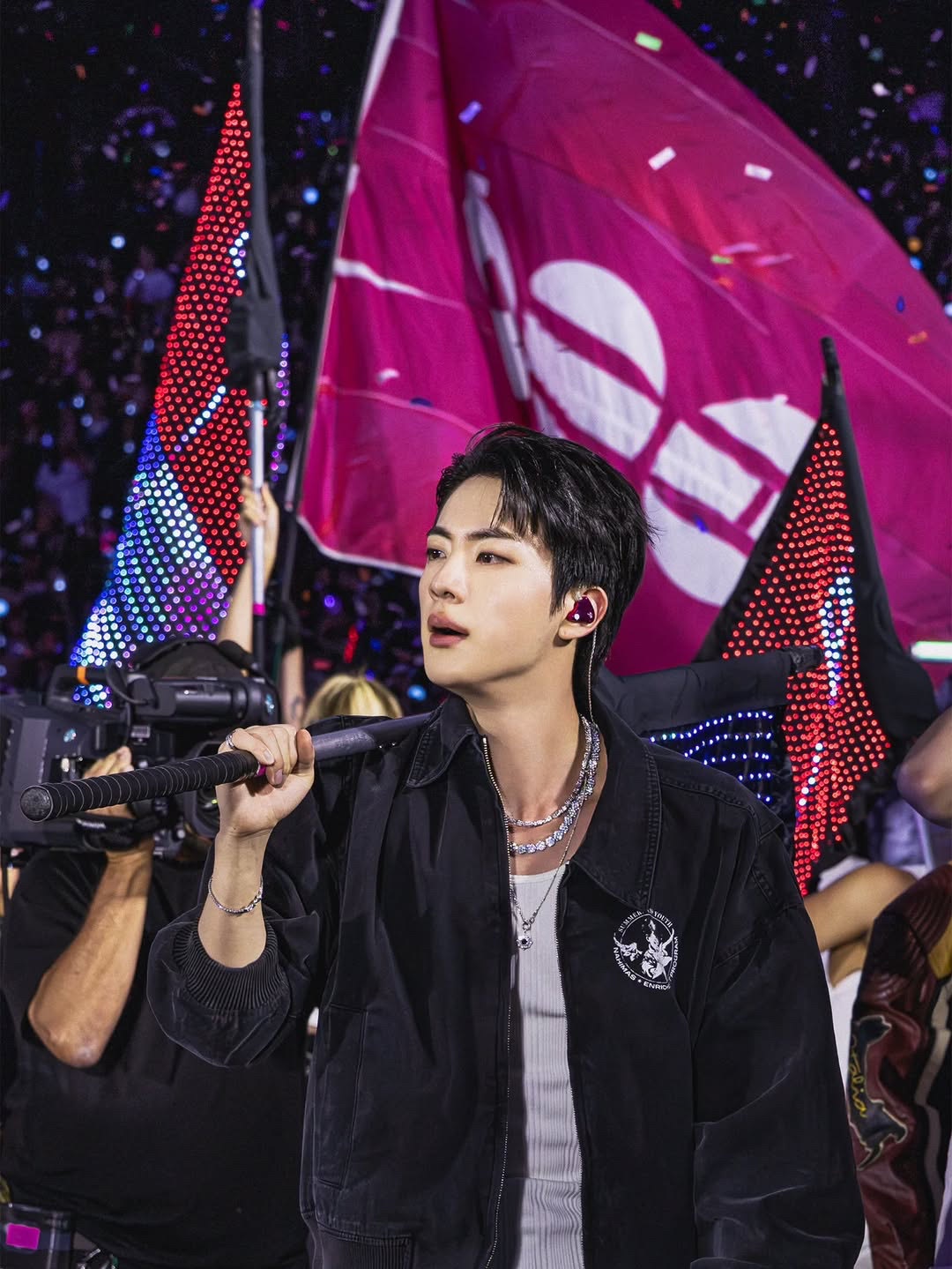 Foto aktivitas terbaru Jin (BTS)