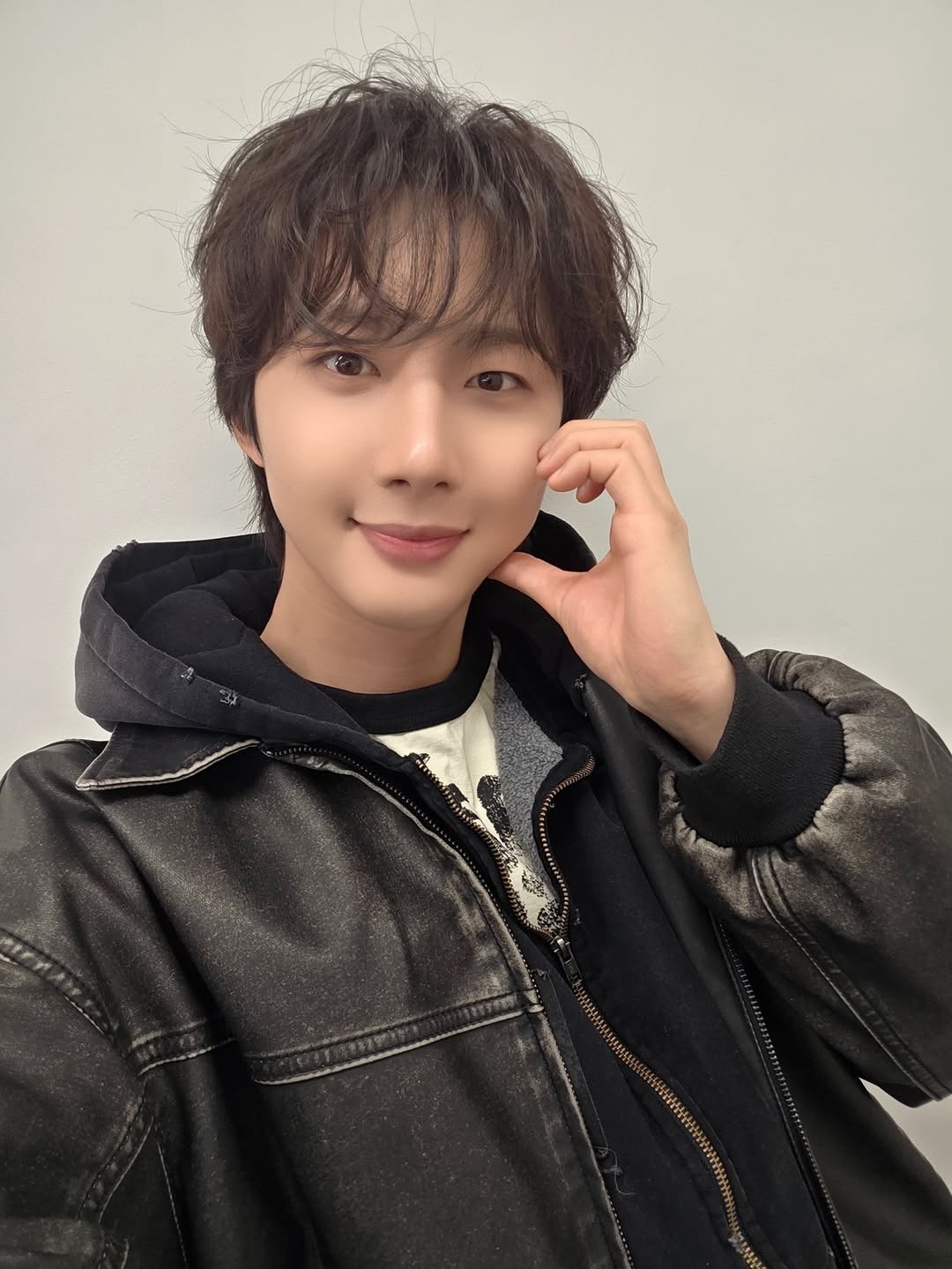 Behind-the-scenes cut of Hui (PENTAGON)