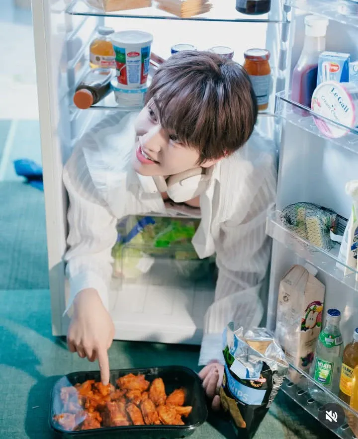 Latest photo of Onew (SHINee)