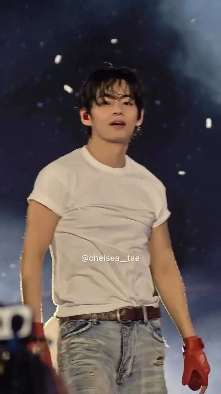 Fandom-recommended wallpaper image of V (BTS)