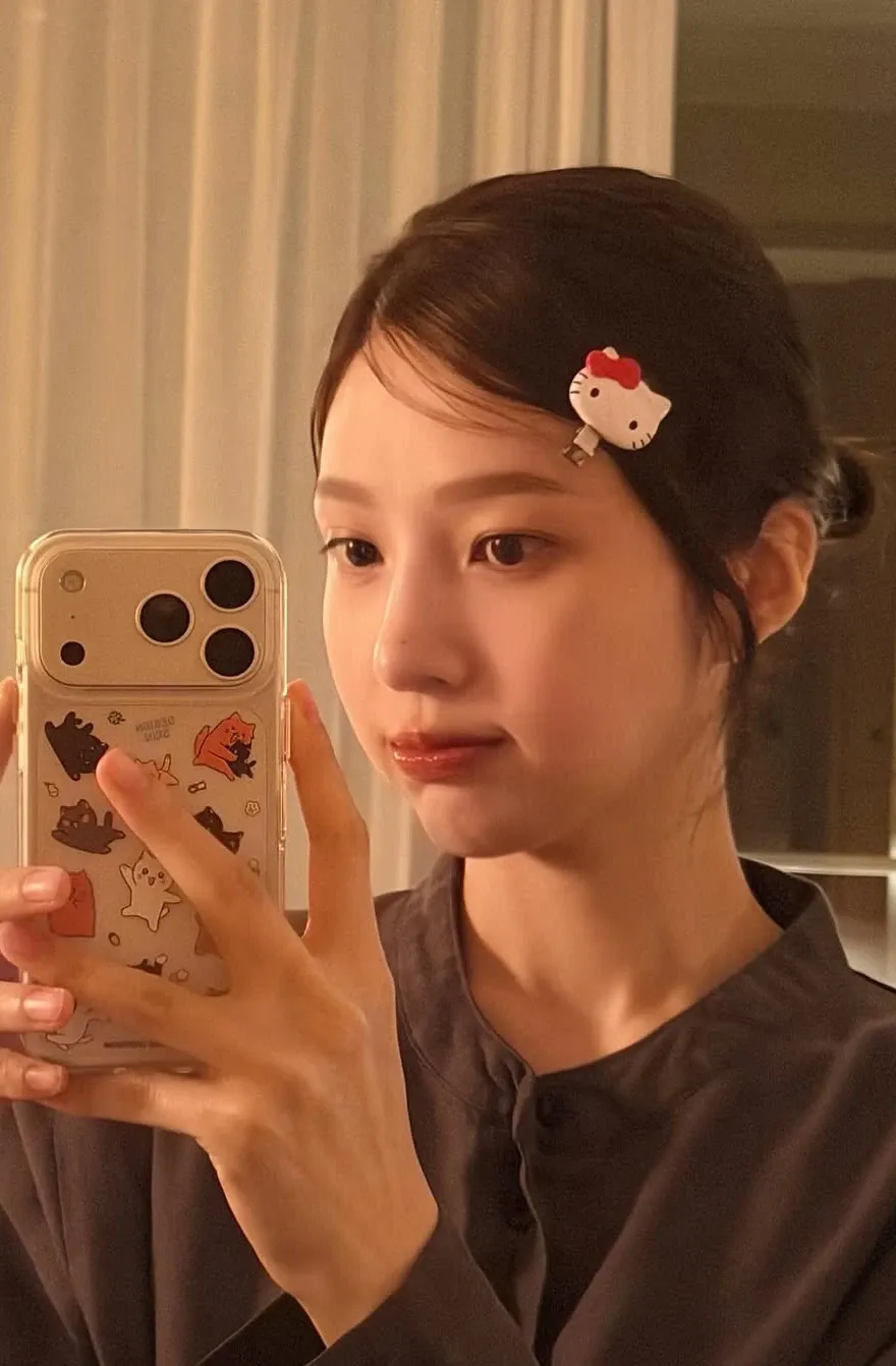 Foto aktivitas terbaru Joy (Red Velvet)