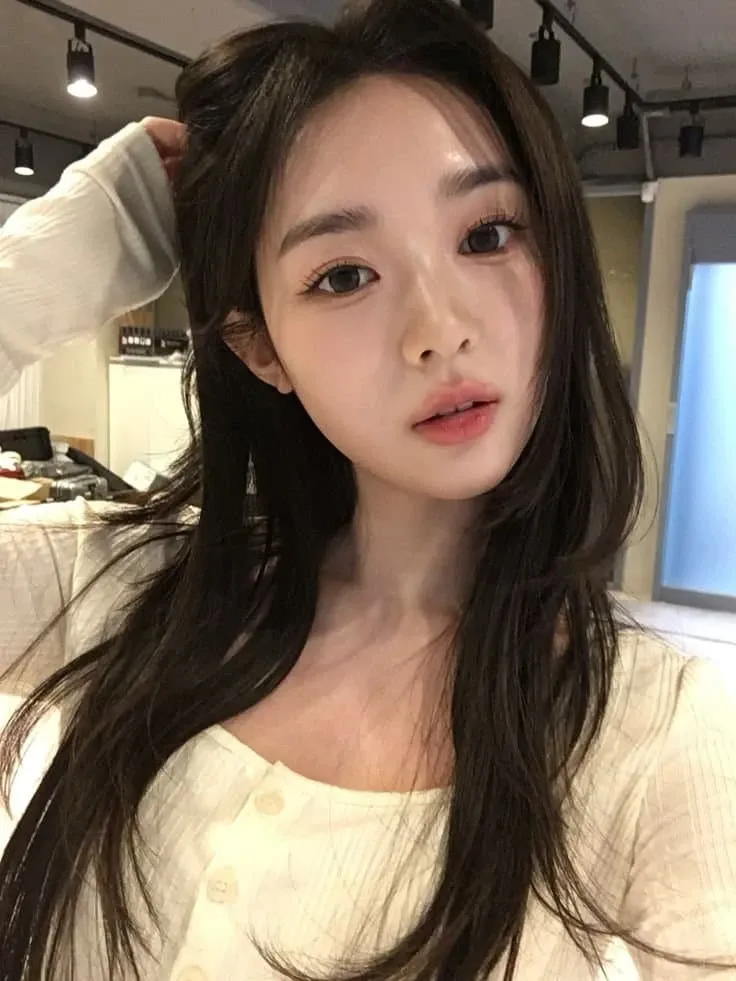 Behind-the-scenes cut of tripleS