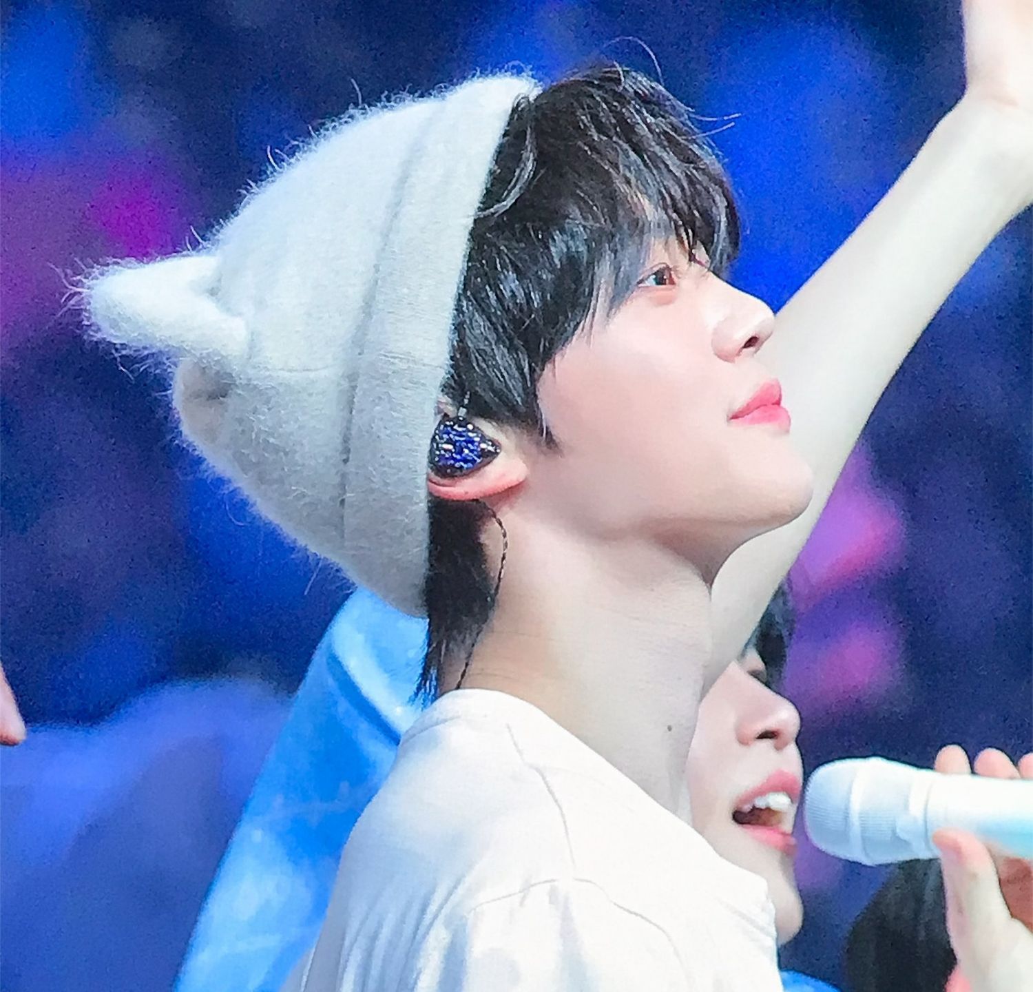 A moment captured by Kim Gyuvin (ZEROBASEONE)'s fan