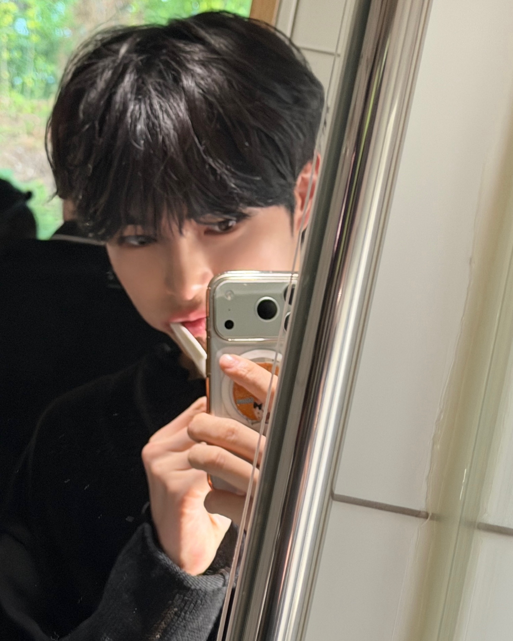 Behind-the-scenes cut of Sung Hanbin (ZEROBASEONE)