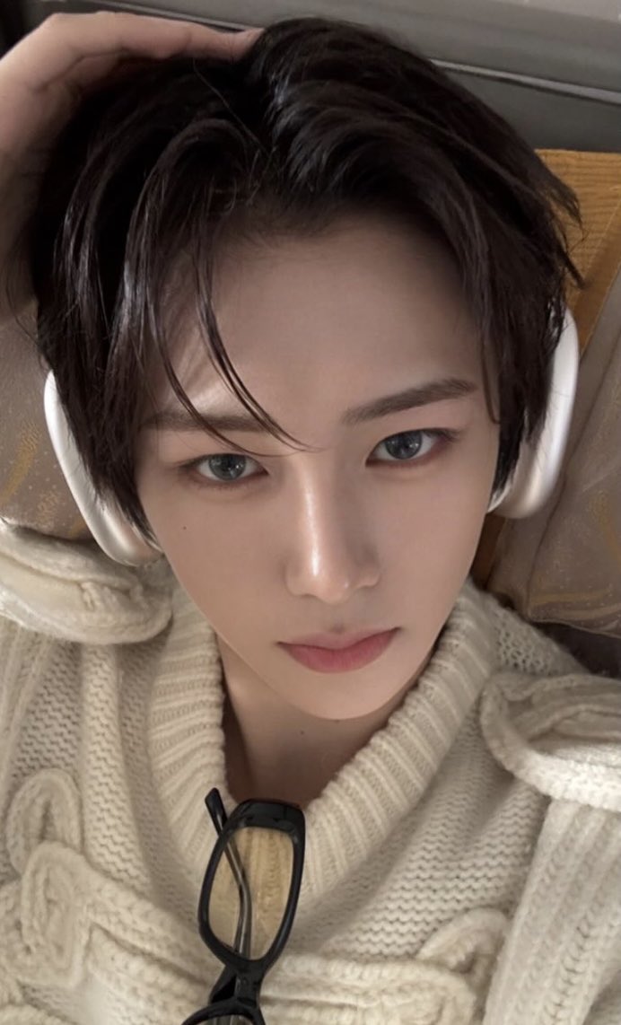 A moment captured by Zhou Anxin (ALPHA DRIVE ONE)'s fan