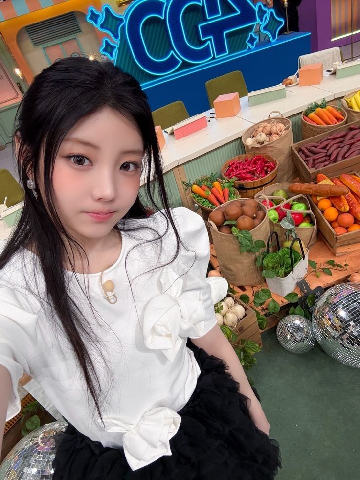 Behind-the-scenes cut of Wonhee (ILLIT)