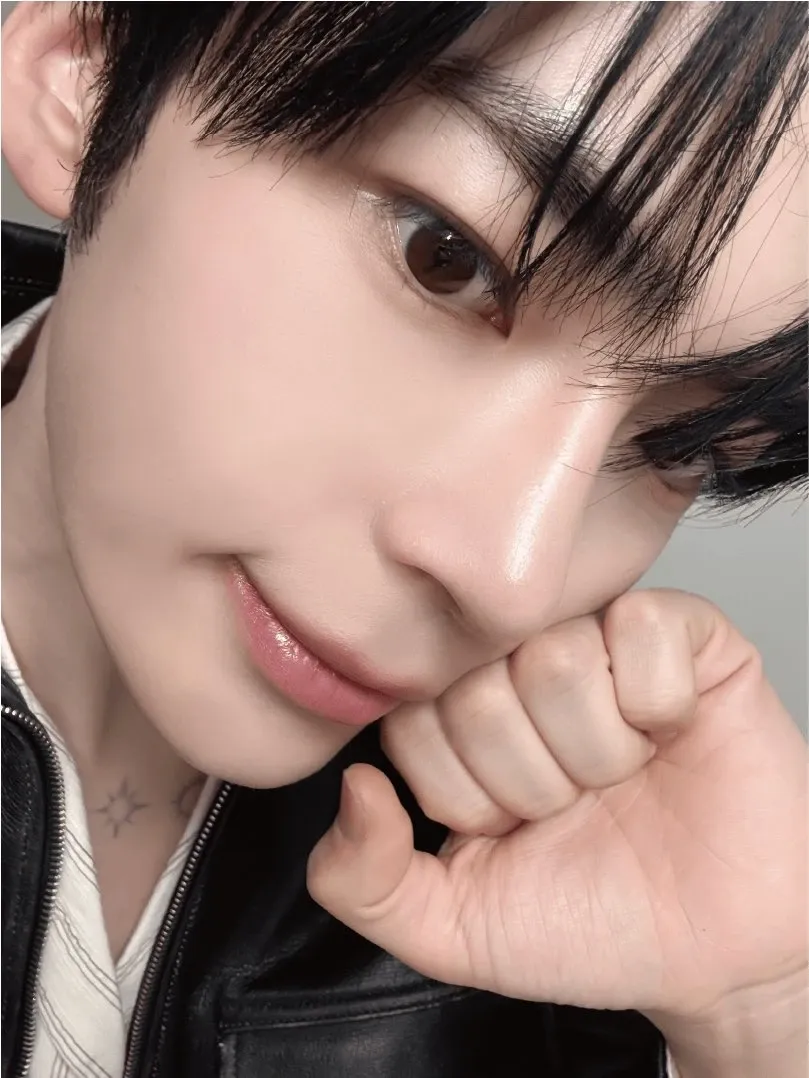 Recent activity shot of Sung Hanbin (ZEROBASEONE)