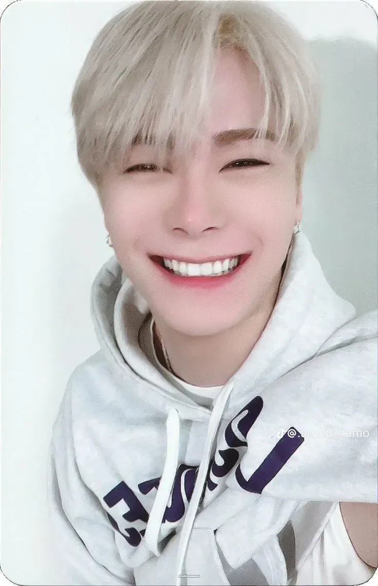 Behind-the-scenes cut of Moonbin (ASTRO)