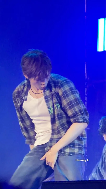 Wallpaper penuh perasaan yang dibagikan untuk Kang Daniel