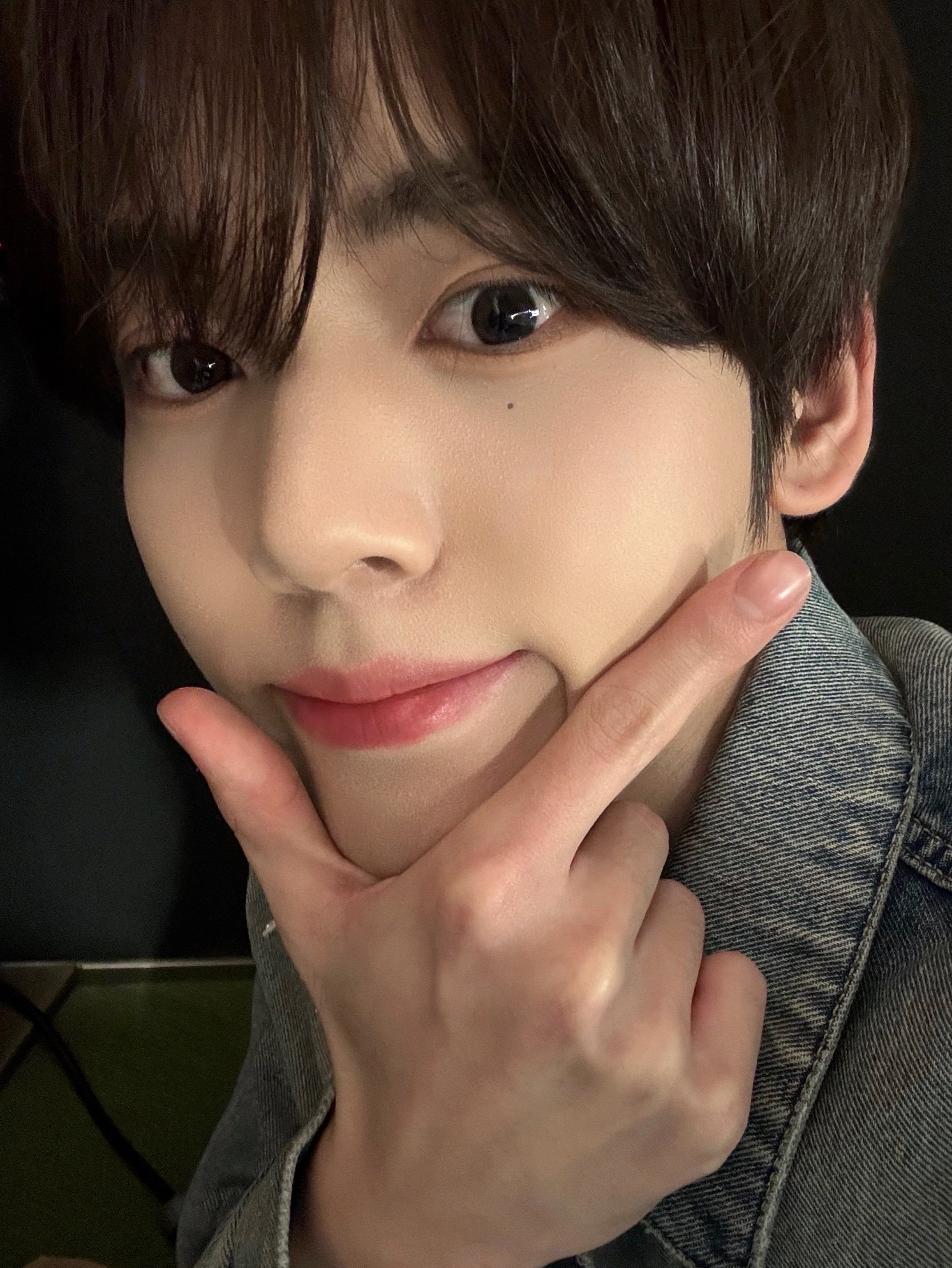 Behind-the-scenes cut of Han Yujin