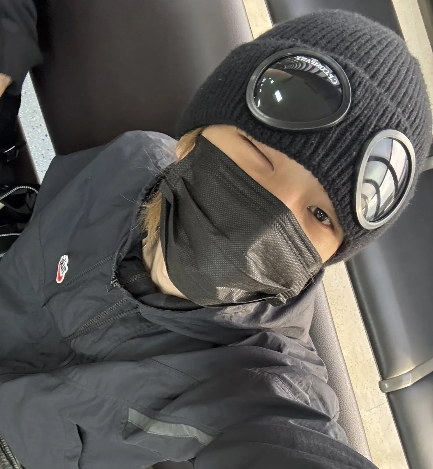 Behind-the-scenes cut of Junhyeok (TNX)
