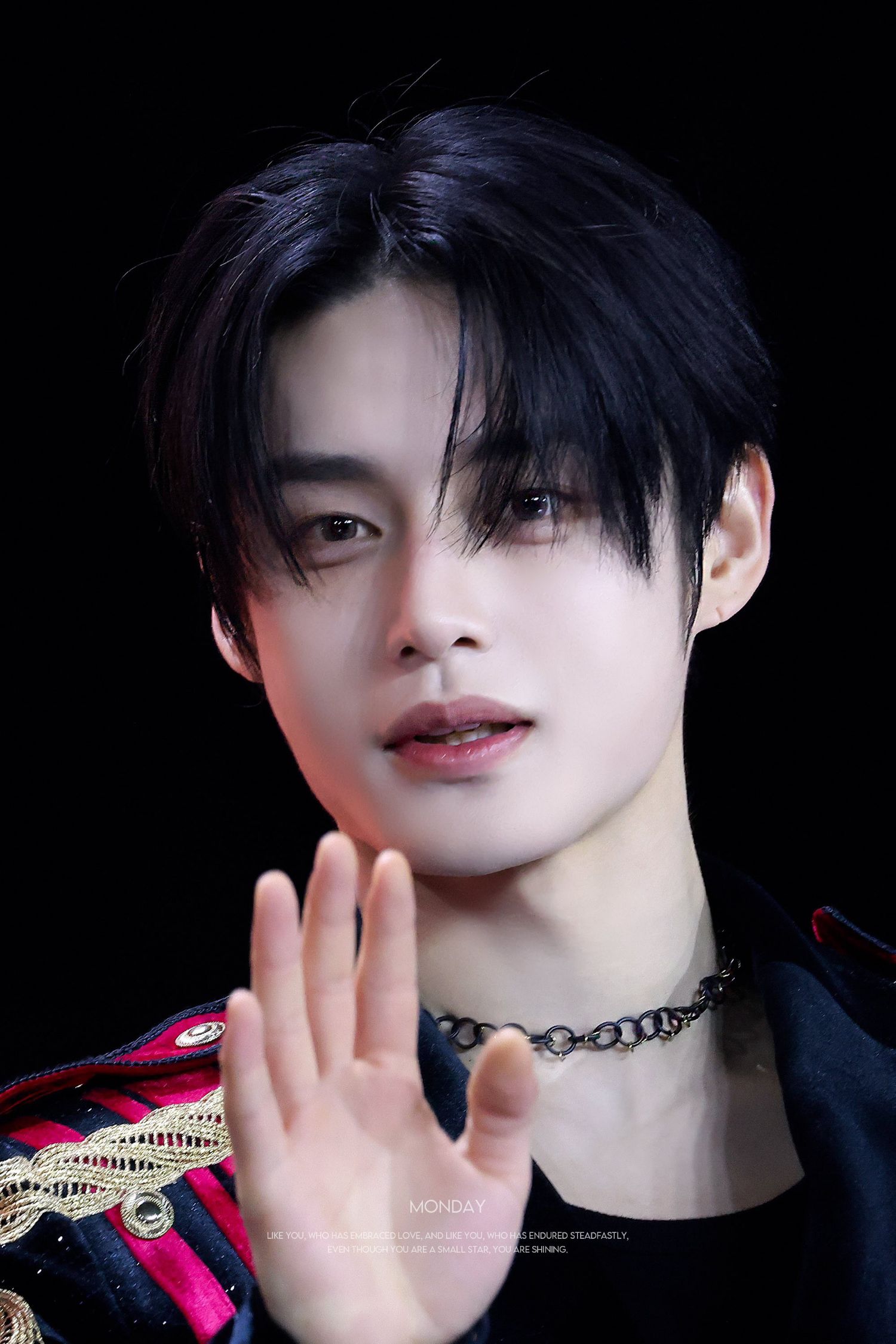 Foto terbaru Kim Jiwoong (ZEROBASEONE)