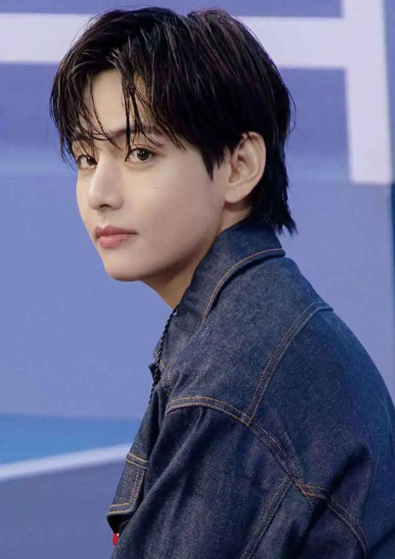 Recent activity shot of V (BTS)