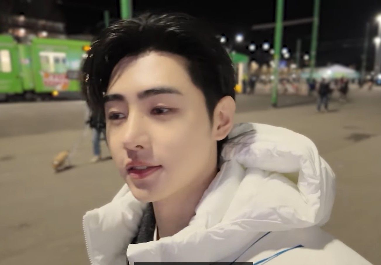 Momen yang diabadikan oleh penggemar Sunghoon (ENHYPEN)