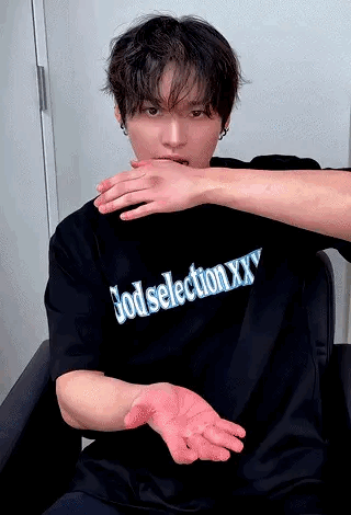 Foto aktivitas terbaru Hyunjin (Stray Kids)