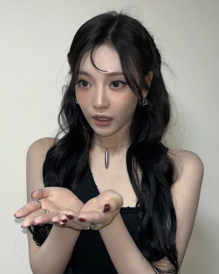 Foto aktivitas terbaru Ningning (aespa)