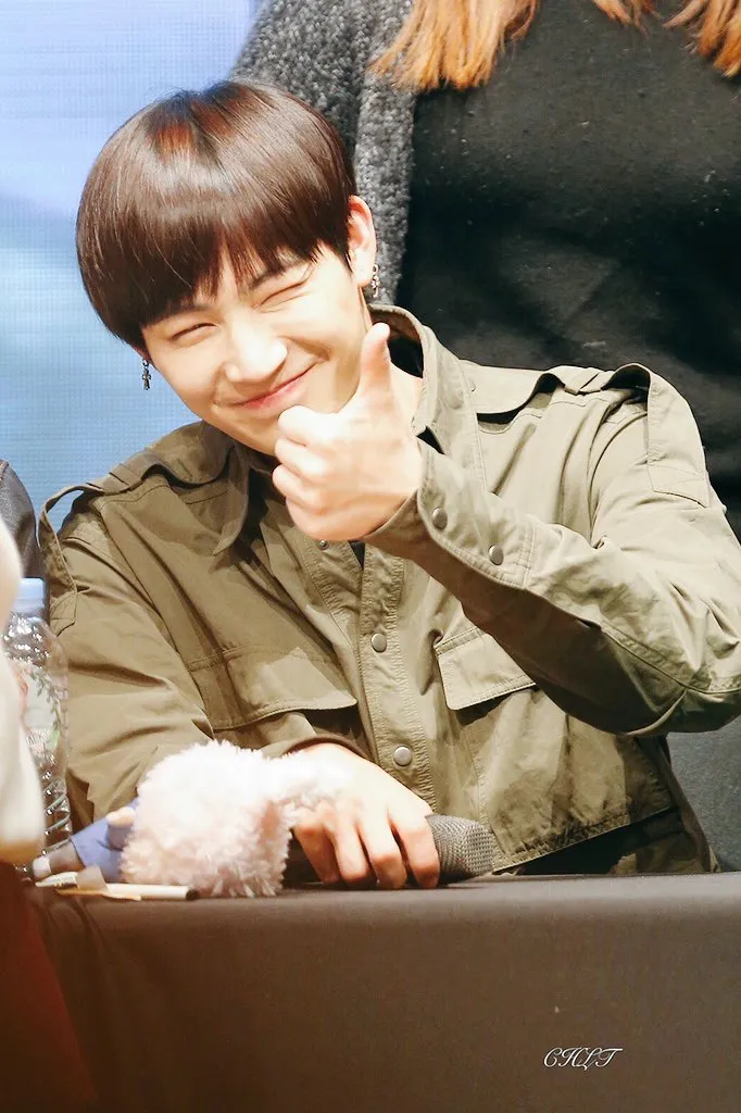 Latest photo of JAY B (GOT7)