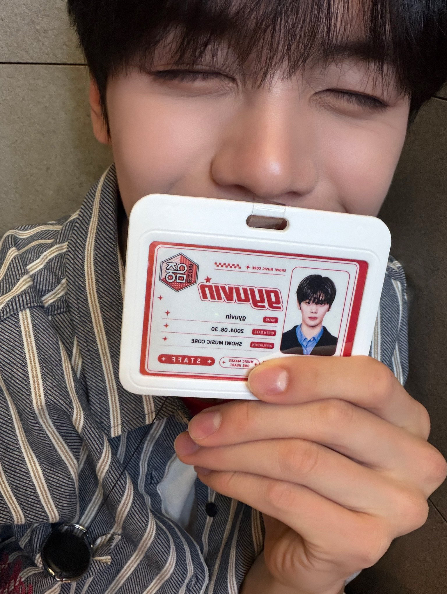 A moment captured by Kim Gyuvin's fan