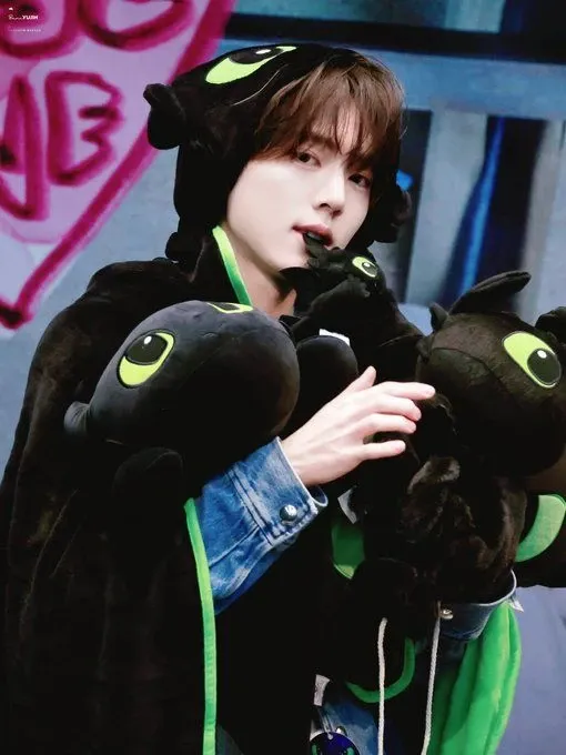 Behind-the-scenes cut of Han Yujin (AND2BLE)