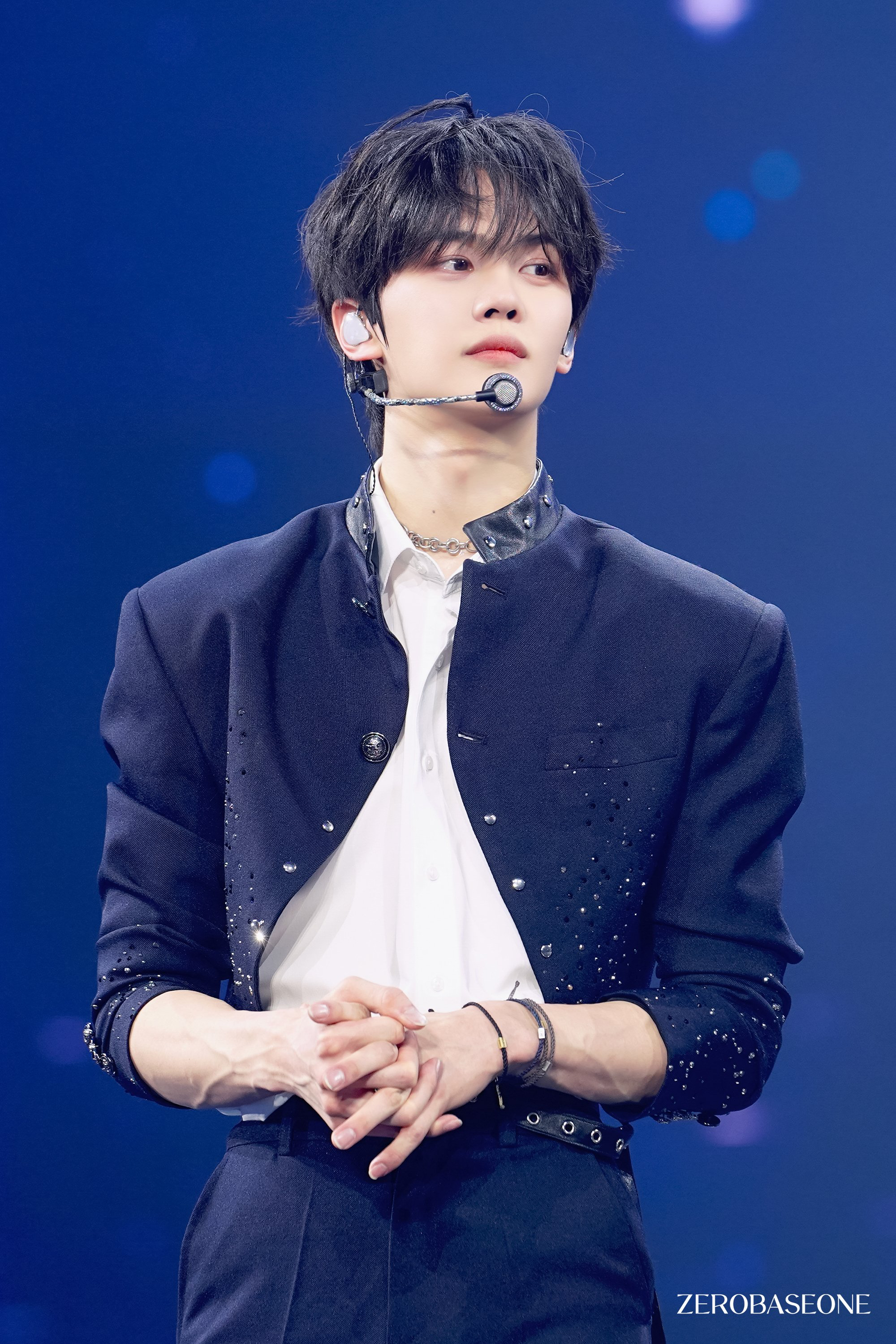 A moment captured by Kim Gyuvin's fan