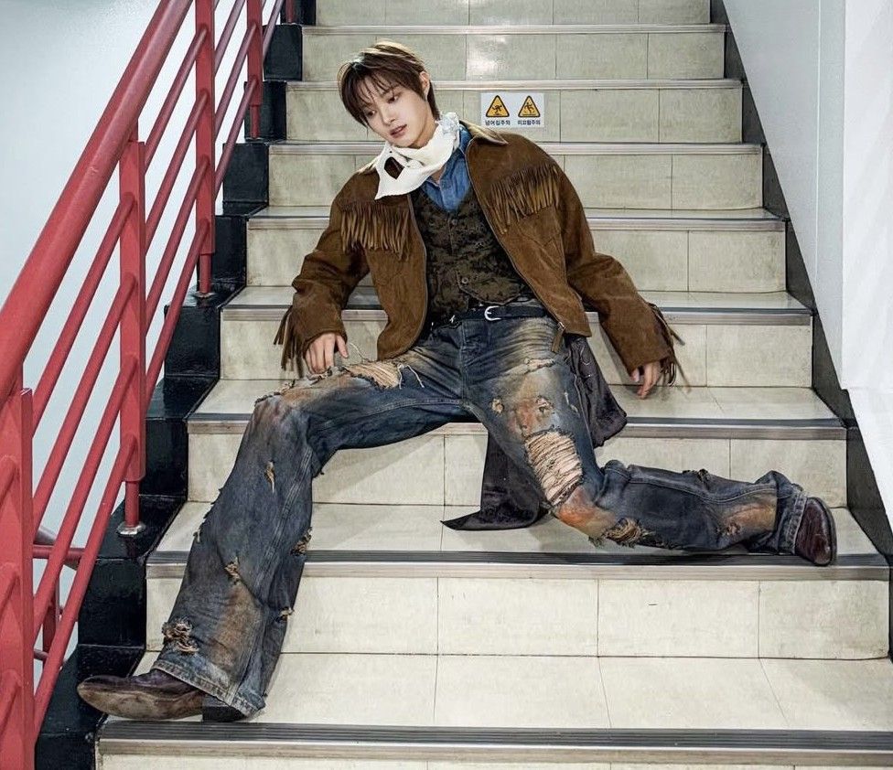 Recent activity shot of EJ (&TEAM)