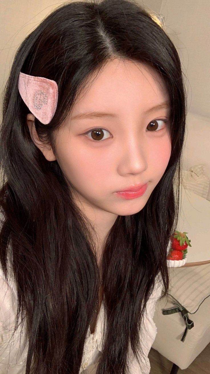 A heartfelt wallpaper shared by Wonhee (ILLIT)'s fans