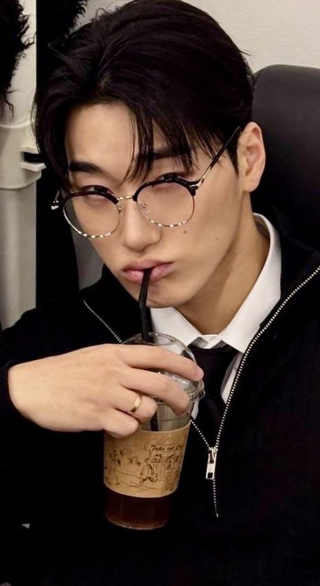 A heartfelt wallpaper shared by San (ATEEZ)'s fans