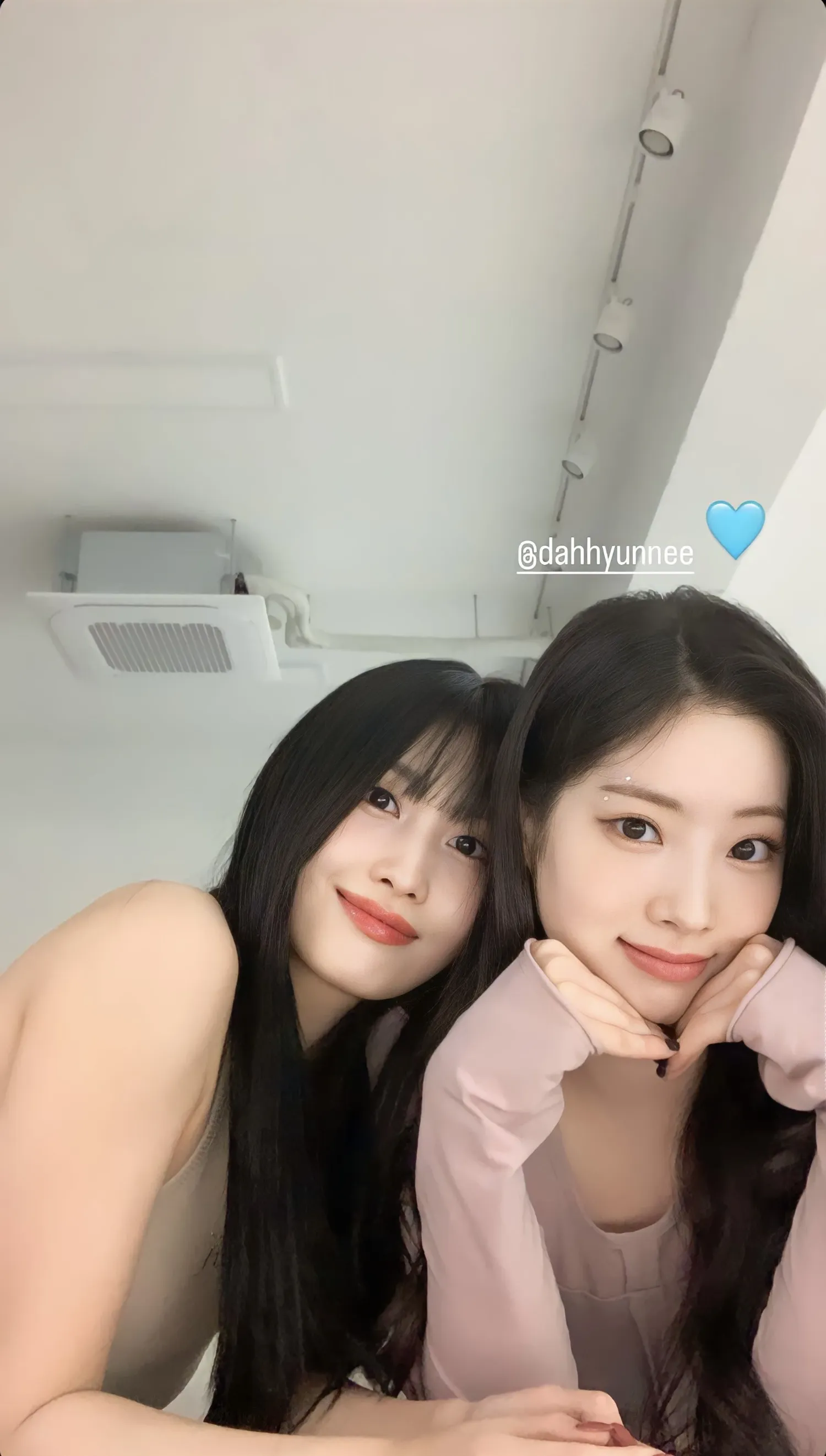 The most beloved wallpaper among Momo (TWICE)'s fans