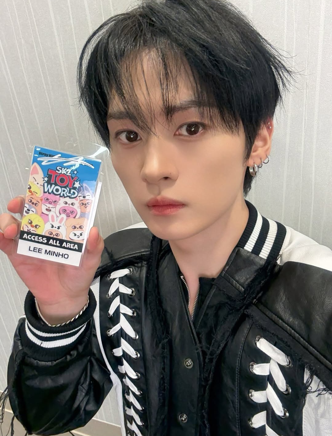 Latest photo of Lee Know (Stray Kids)