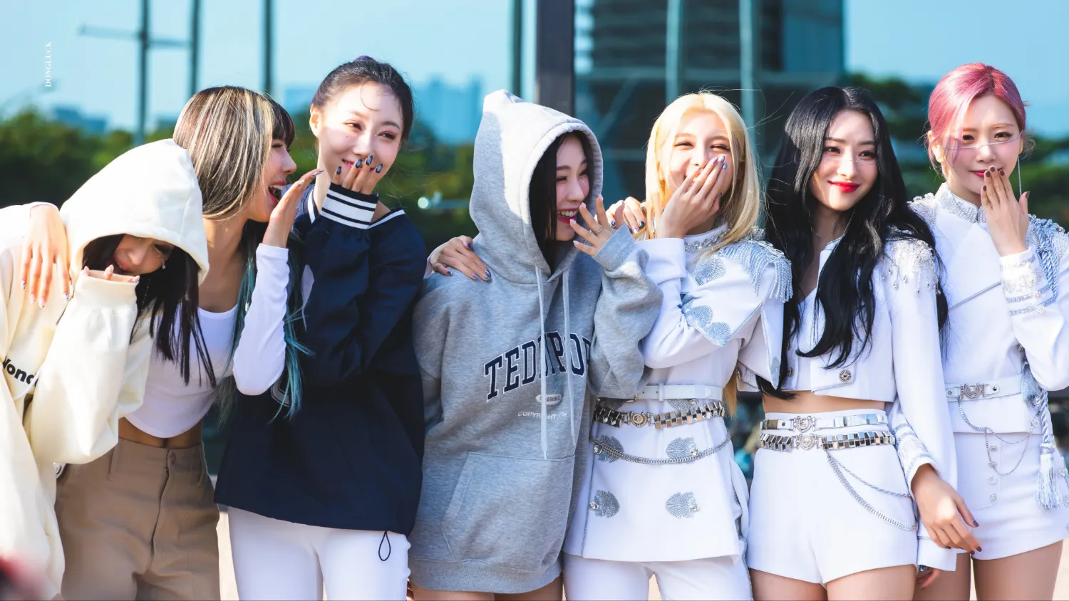 Foto aktivitas terbaru DREAMCATCHER