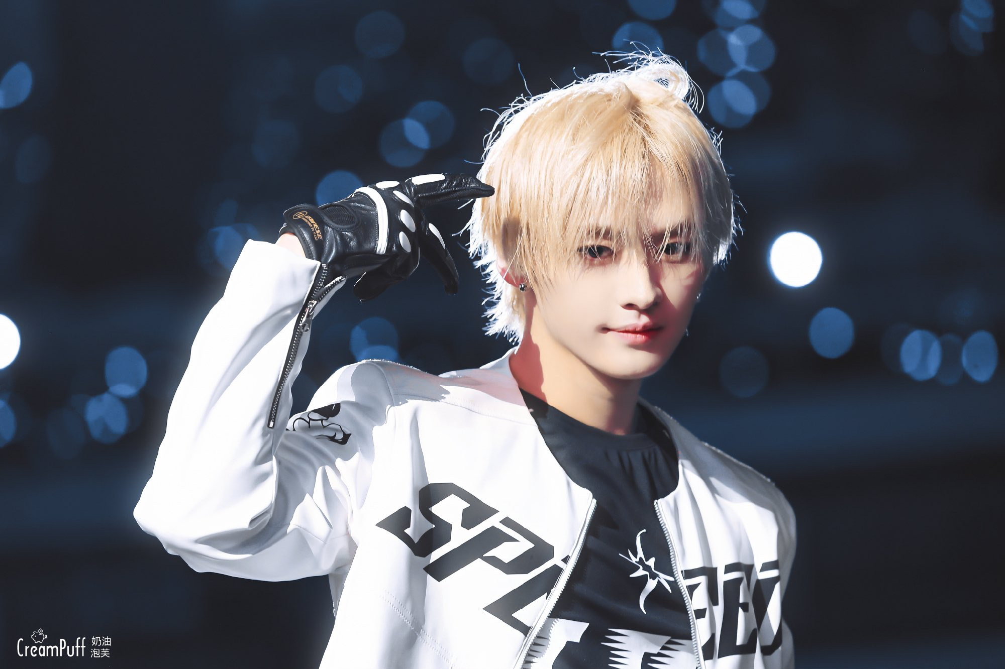 Latest photo of Lee Know (Stray Kids)