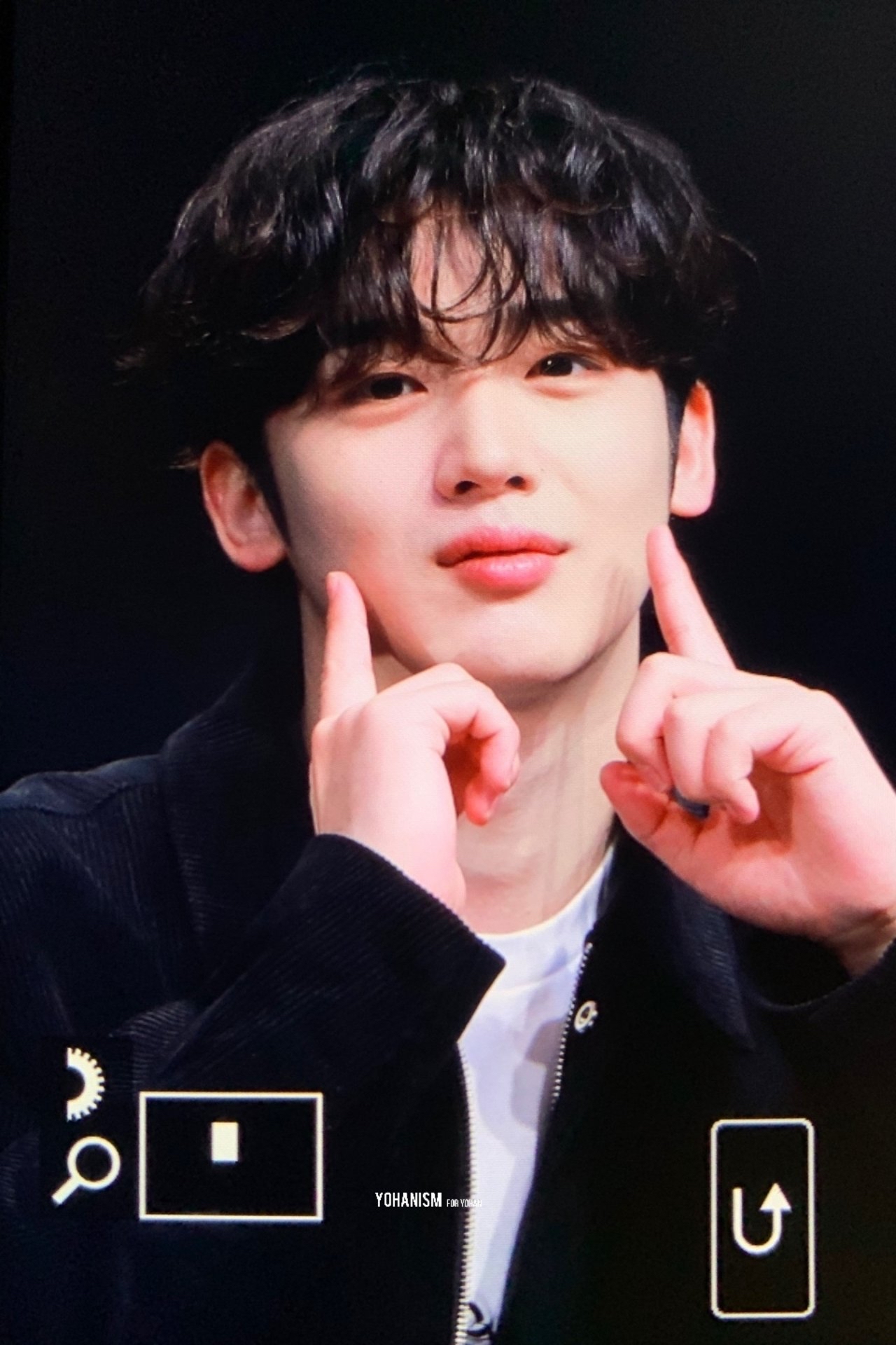 A moment captured by Kim Yohan (WEi)'s fan