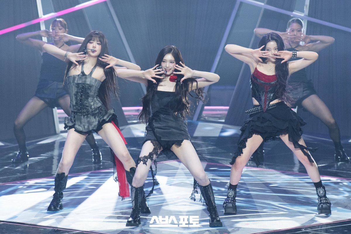 A moment captured by IVE's fan